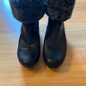 Black Ugg Boots Sleek Minimalist Design